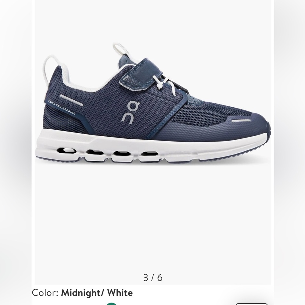 On Cloud Play Running
Sneaker Midnight/ White Kid size 2 unisex, gently used.